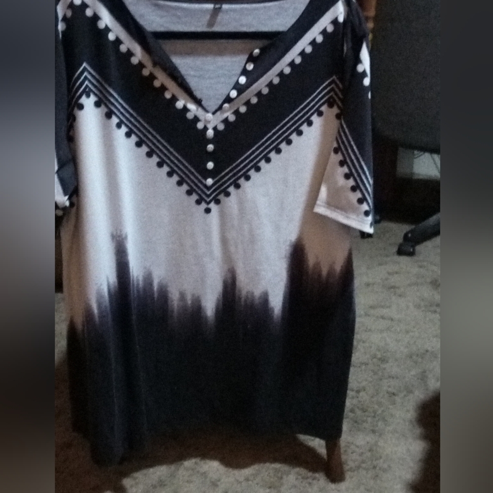 Black and White And Brown V-Neck  T-shirt XXL